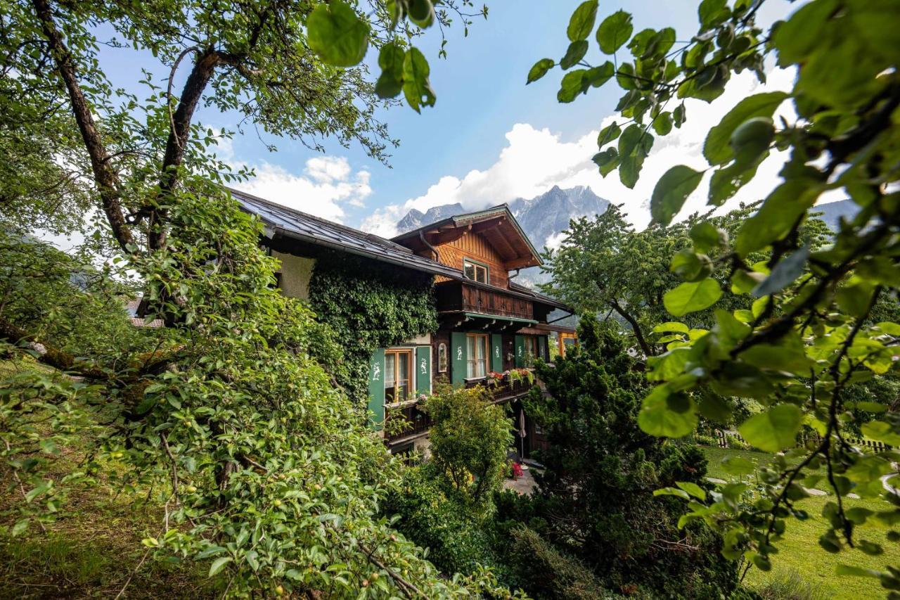 Alpenrelax Haus Weidmannsheil Wohnen Im Romantischen Forsthaus Werfen Luaran gambar