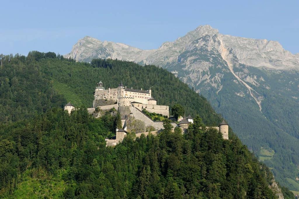 Alpenrelax Haus Weidmannsheil Wohnen Im Romantischen Forsthaus Werfen Luaran gambar