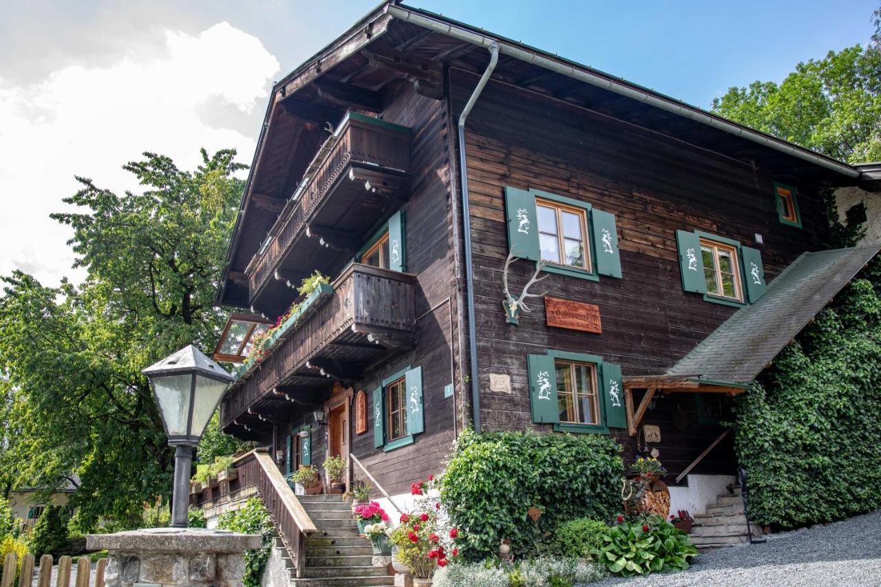 Alpenrelax Haus Weidmannsheil Wohnen Im Romantischen Forsthaus Werfen Luaran gambar