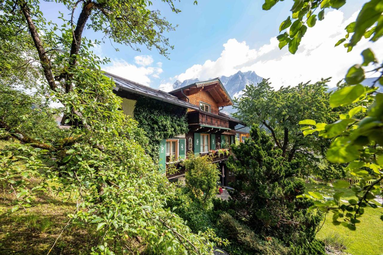 Alpenrelax Haus Weidmannsheil Wohnen Im Romantischen Forsthaus Werfen Luaran gambar