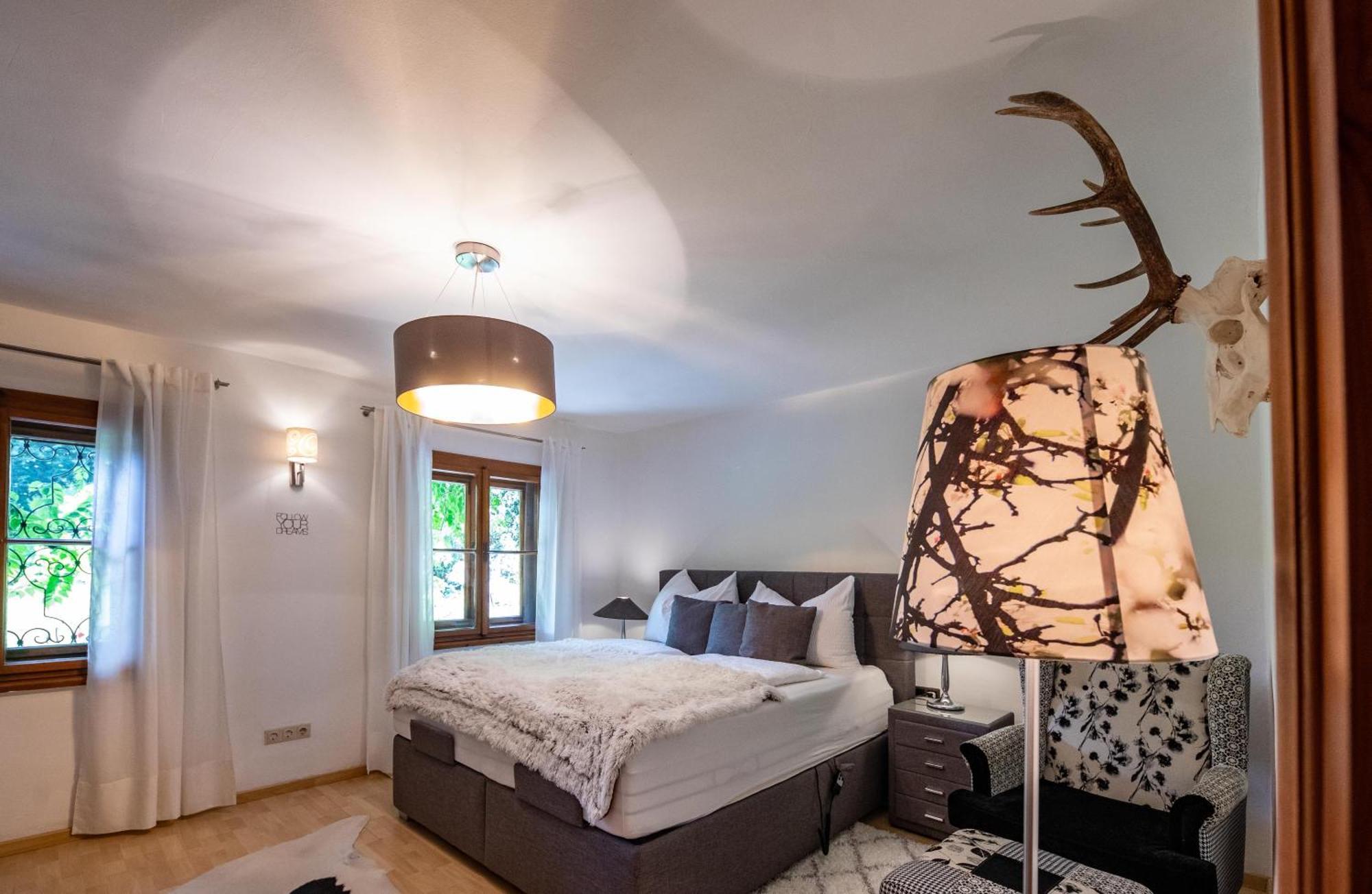 Alpenrelax Haus Weidmannsheil Wohnen Im Romantischen Forsthaus Werfen Luaran gambar